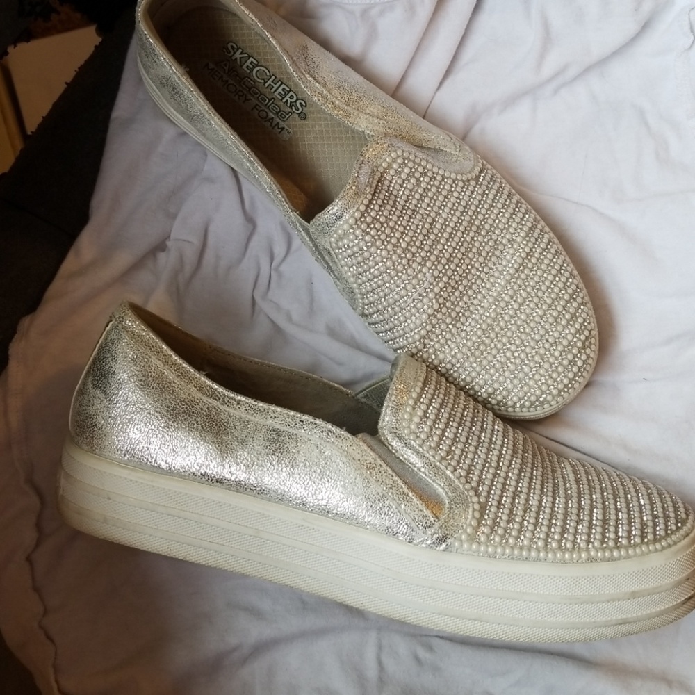 Skechers